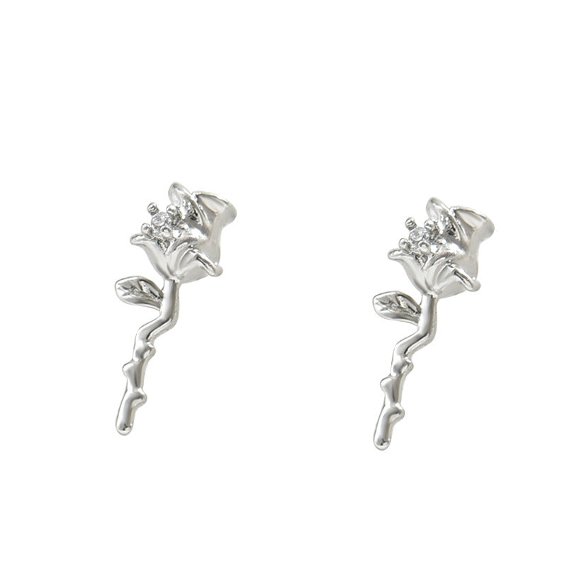 Orecchini Floreali Minimalisti con Intarsio in Zircone su Base in Rame e Perni in Acciaio Inossidabile con Design a Rosa e Geometrico