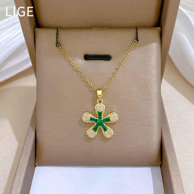 Elegante collana a pendente con fiore a cinque petali per donna, con intarsio completo di strass su catena in acciaio al titanio