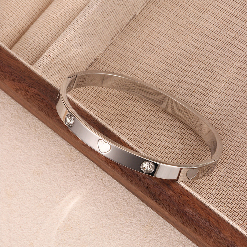 Bracciale in Acciaio Inossidabile Placcato con Intarsio di Strass a Cuore Dolce e Chiusura Premium
