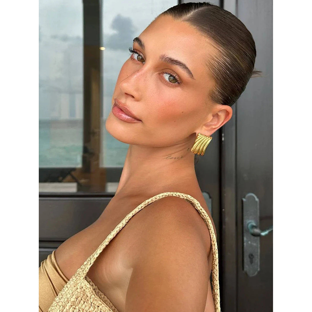 Pendientes Unisex de Acero Inoxidable Chapado en Oro de 18K con Textura de Onda Cuadrada Geométrica Minimalista