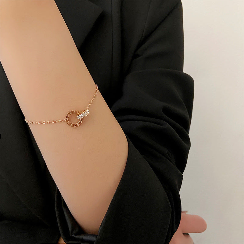 Braccialetto Minimalista in Acciaio al Titanio con Numeri Romani e Strass per Donna, Catena a Serpente Placcata Ipoallergenica