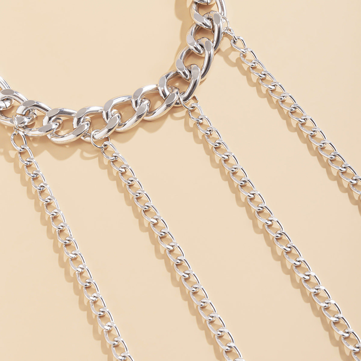 Collana lunga da donna in stile punk geometrico con nappe e catena in metallo galvanizzato