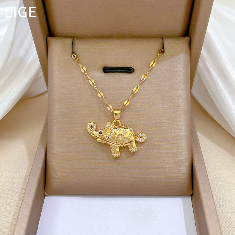 Collana con Pendente Elefante Minimalista in Acciaio al Titanio con Intarsio di Strass, Design Geometrico, Delicata Catenina per Donna e Uomo