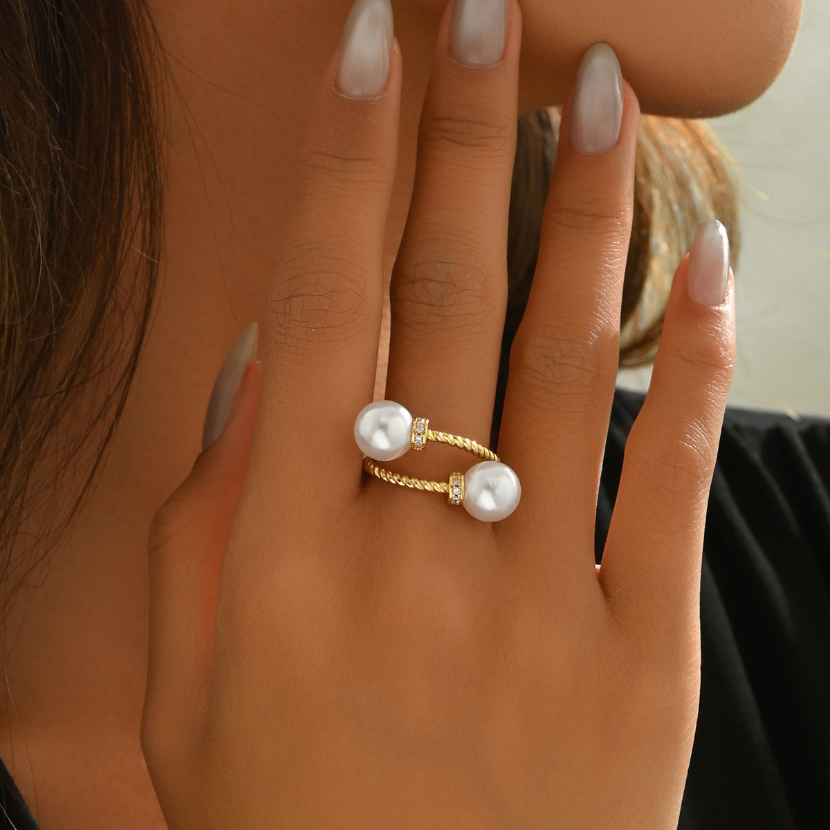 Anillo de Cobre Minimalista Estilo Japonés Coreano con Diseño Geométrico de Hilo, Circones e Incrustaciones de Perlas para Mujer