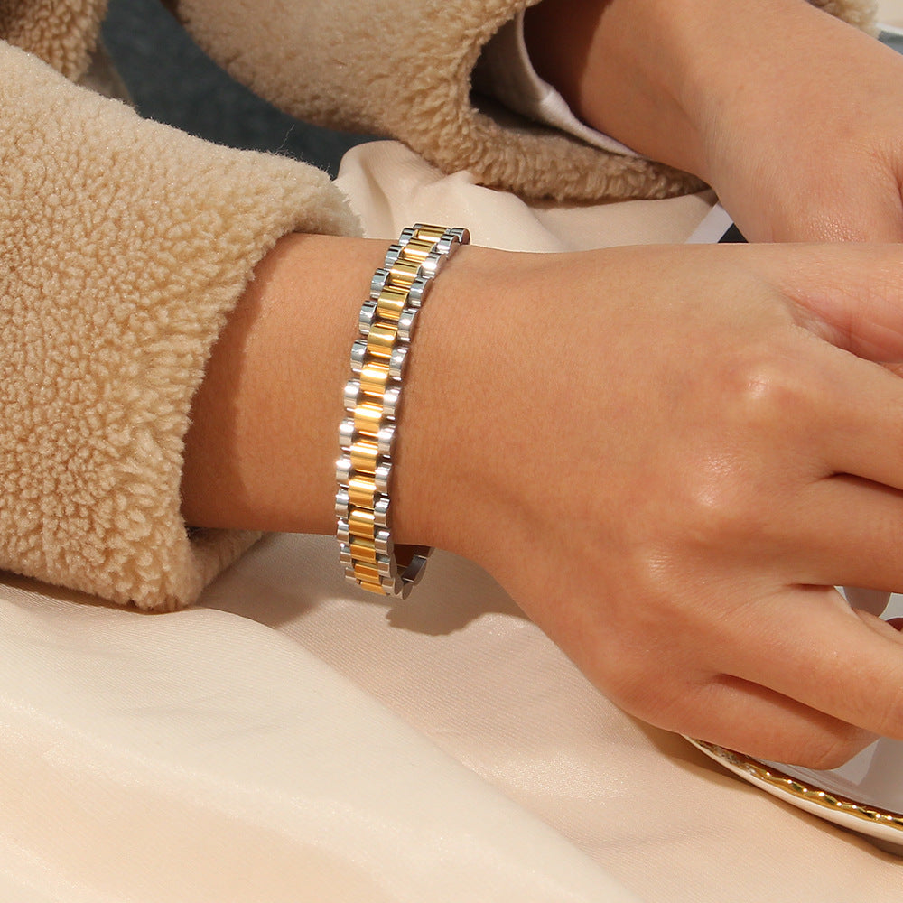 Minimalist Geometric Stainless Steel Plated Bracelet for Women with Dual-Tone Design and Fashionable Casual Style