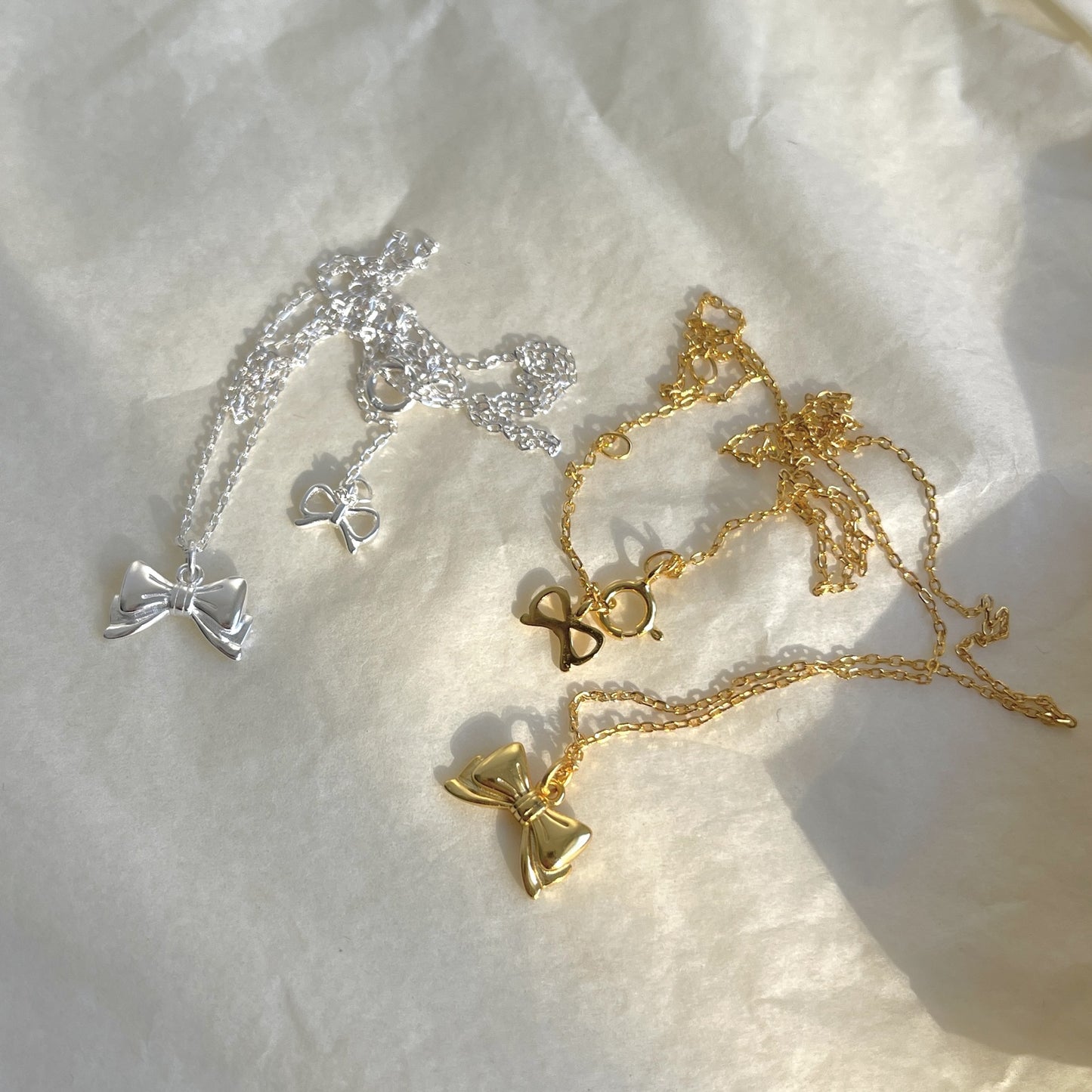 Collana Minimalista con Fiocco in Argento Sterling 925 con Dettaglio Geometrico