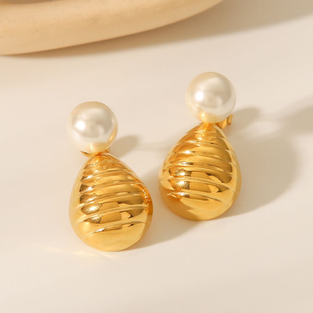 Pendientes de Perlas Geométricos de Gota de Agua de Acero Inoxidable con Baño de Oro de 18K Estilo Ins para Mujer