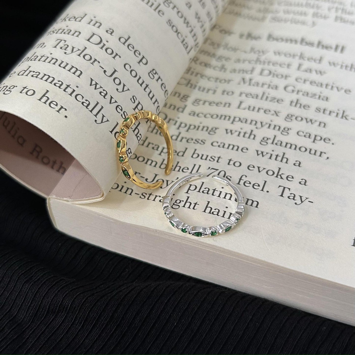 Anello Minimalista a Cuore in Argento Sterling 925 con Accenti Quadrati Smussati e Finitura Placcata