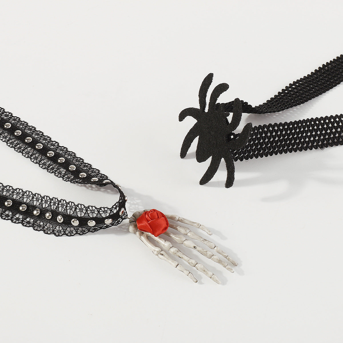 Collar gótico de araña de Halloween con colgante de mano de calavera en tela y hierro, cadena de medallón geométrico de estilo dulce y atrevido para mujer