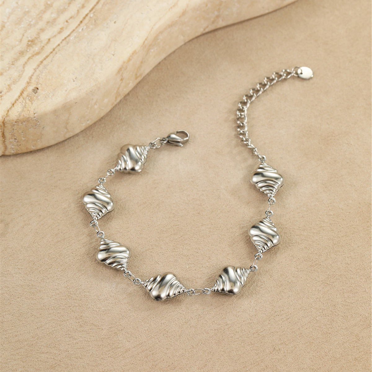 Fashionable Geometric Stainless Steel Hollow Seashell Bracelet with Star and Heart Charms Plated in 18K Gold Ocean-Inspired Women's Jewelry