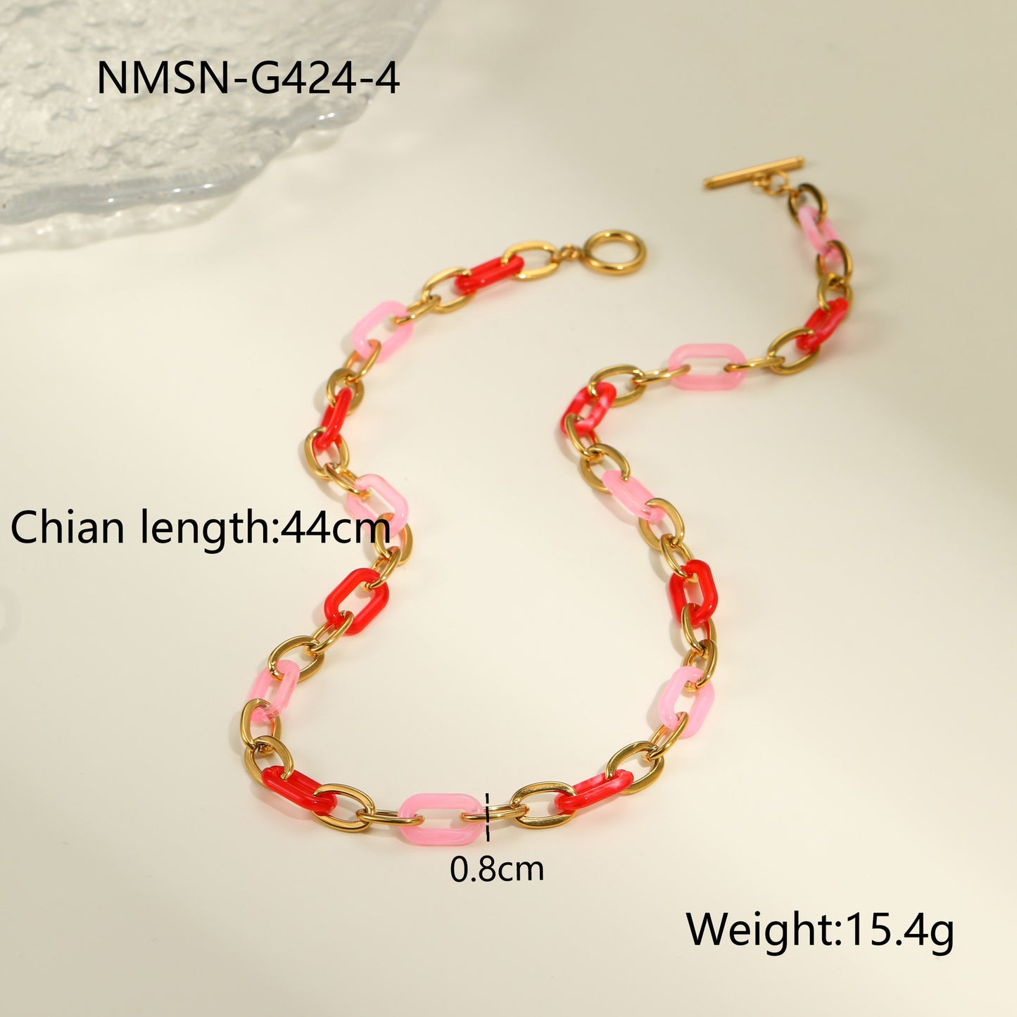 Collana da donna alla moda in acciaio inossidabile con elementi geometrici, inserti in resina e finitura placcata