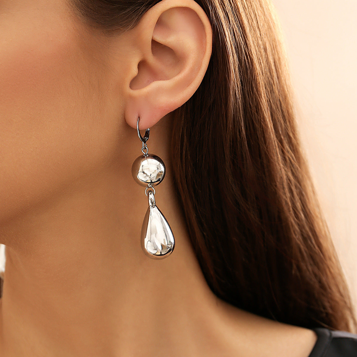 Collar Gargantilla Minimalista Geométrico con Colgante de Lágrima para Mujer con Acabado de Metal Galvanizado y Cuentas de Plástico