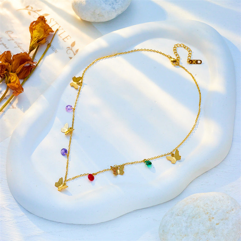 Collana con pendente a farfalla in acciaio inossidabile con finitura placcata da donna, design minimalista e versatile