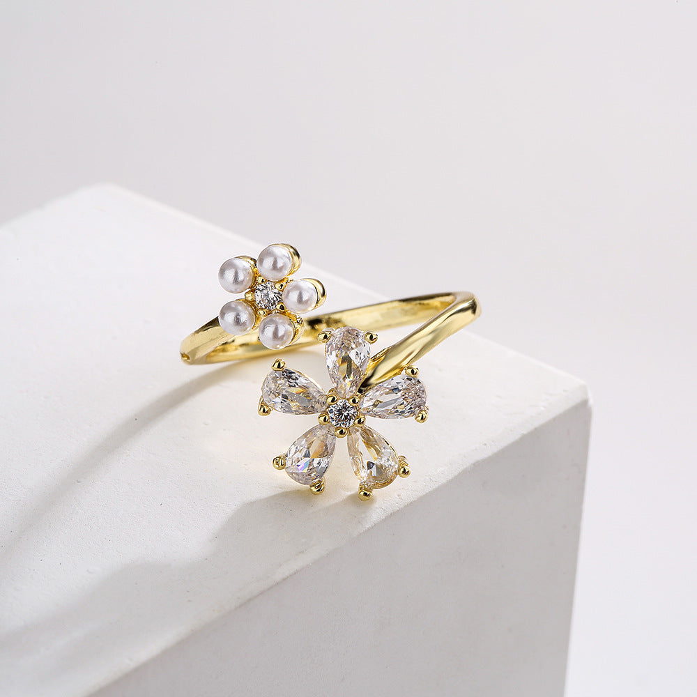 Anello Aperto Geometrico Minimalista da Donna Realizzato in Ottone con Placcatura in Oro 18K e Zirconia Micro-Incastonata