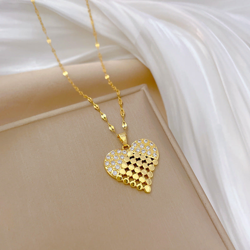 Elegante Collar de Acero Inoxidable con Corazón Calado para Mujer con Motivo de Luna, Delicada Cadena de Clavícula