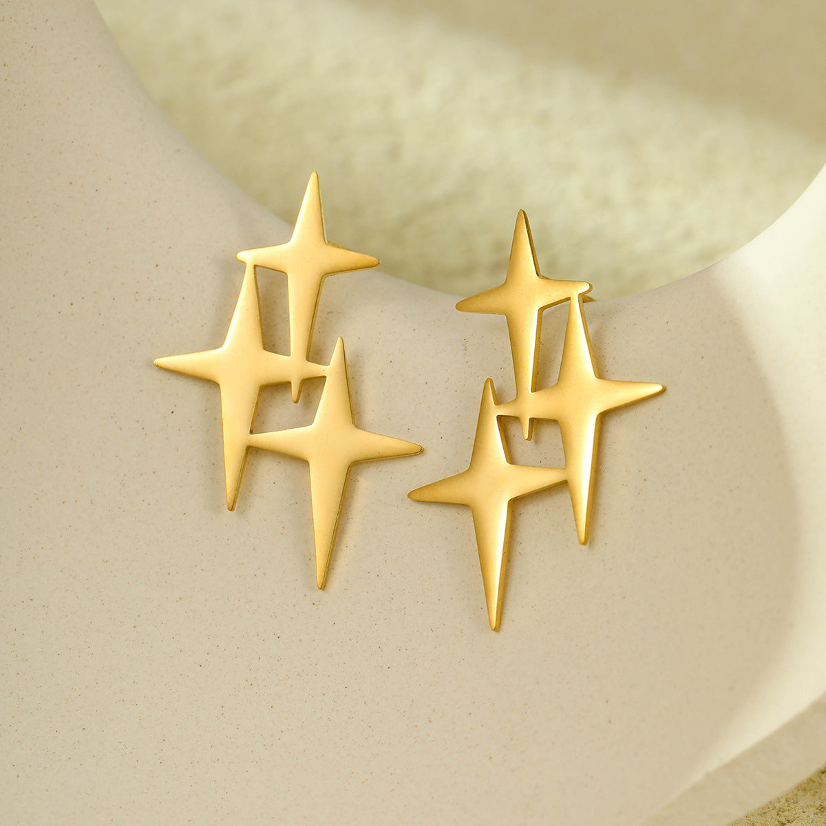 Pendientes vintage con forma de estrella de acero inoxidable chapados en oro para mujer