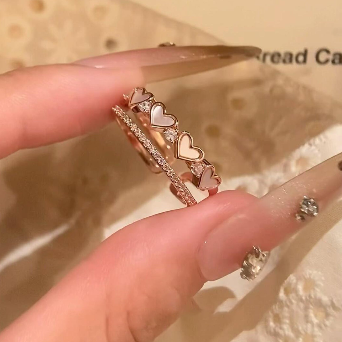 Anillo Abierto de Doble Capa con Forma de Corazón Minimalista Elegante para Mujer Hecho de Cobre con Incrustaciones de Circonita