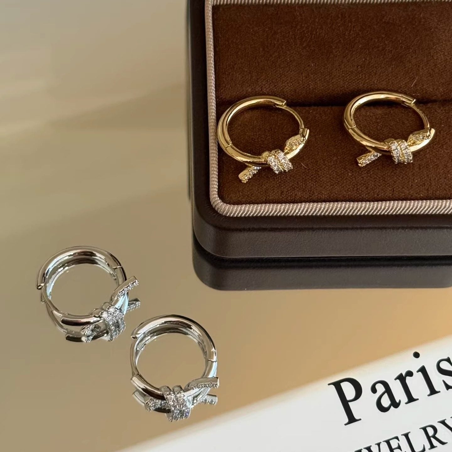 Orecchini a perno da donna minimalisti geometrici rotondi placcati oro con zircone e perni in acciaio