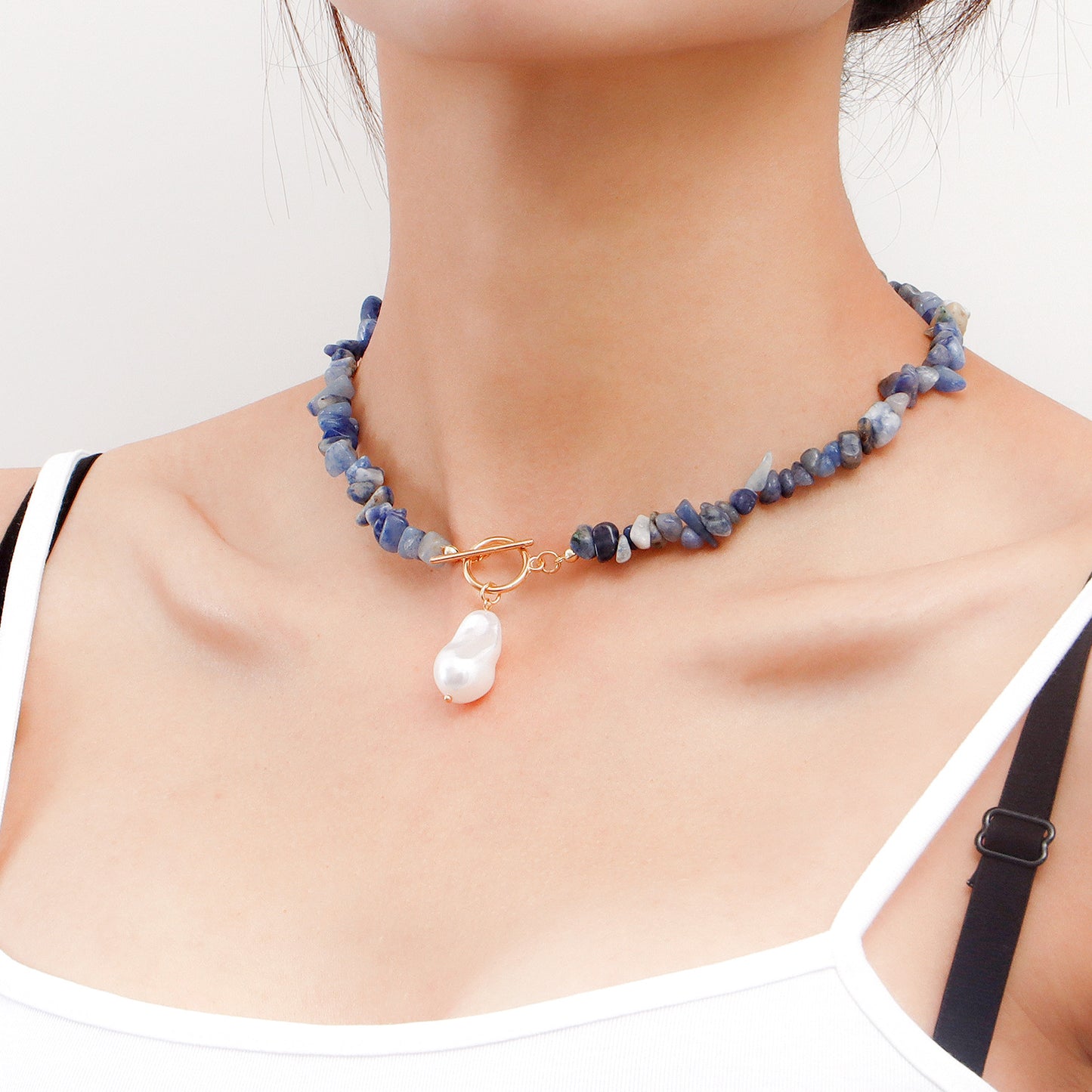 Collar geométrico minimalista de aleación con colgante de turquesa y detalles de perlas para mujer