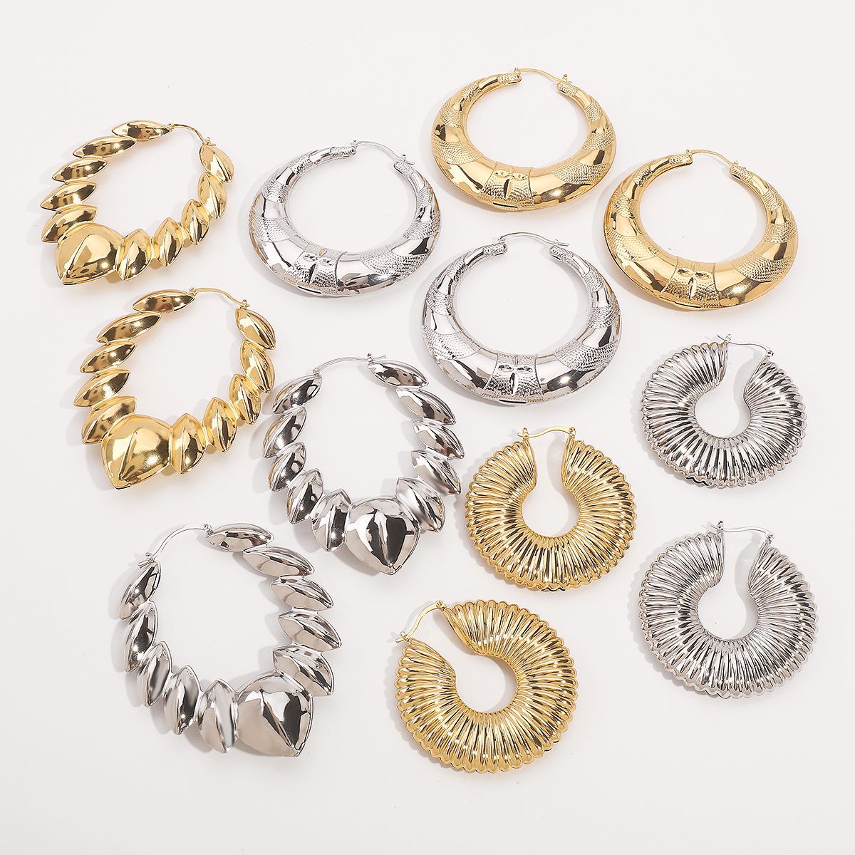 Pendientes de Tachuela Geométricos Minimalistas para Mujer de Hierro con Acabado Galvanizado a la Moda para Uso Diario