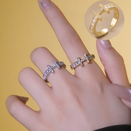 Fashionable Minimalist Adjustable Open Ring with Gold-Plated Copper Band Featuring Engraved Letter Design for Women