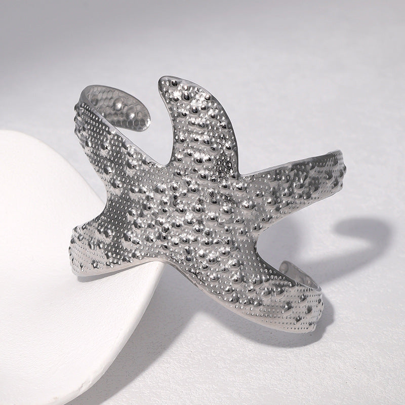 Minimalist Starfish-Shaped Stainless Steel Bracelet for Women with 18K Gold Plating and Premium Titanium Steel Feel