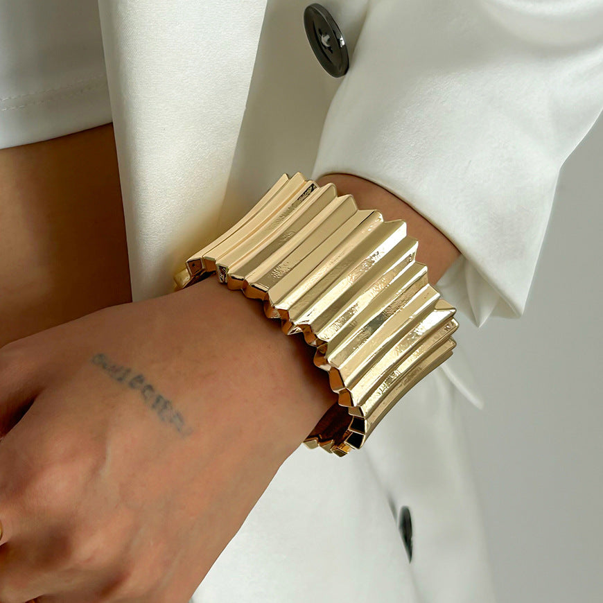 Pulsera de diseño geométrico atrevido con baño de aleación para mujer