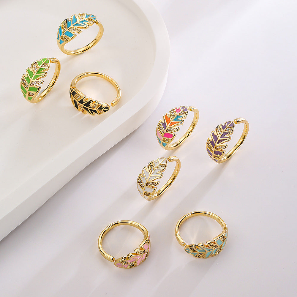 Anello Minimalista Geometrico a Foglia in Rame con Placcatura in Oro e Intarsio in Zircone per Donne