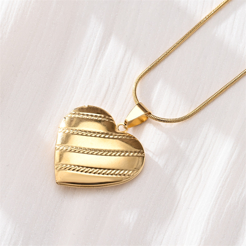 Collana Minimalista a Cuore in Acciaio Inossidabile per Coppie con Ciondolo in Acciaio al Titanio Premium e Design Minimalista Elegante
