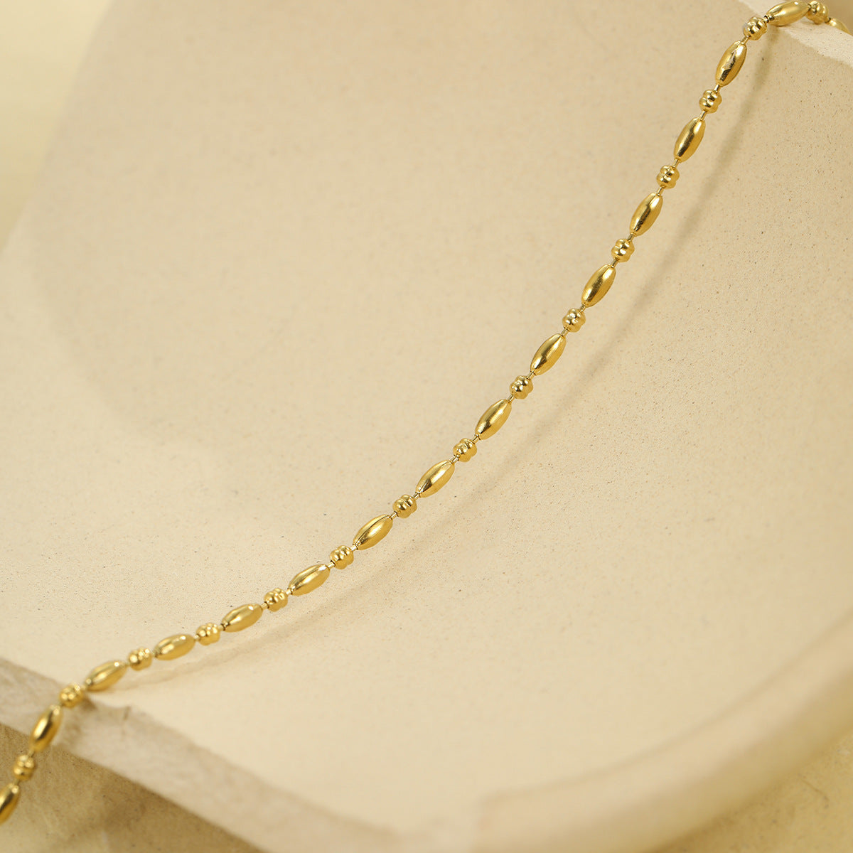 Minimalist Daisy Pearl Bracelet in Stainless Steel with Plated Finish for Women