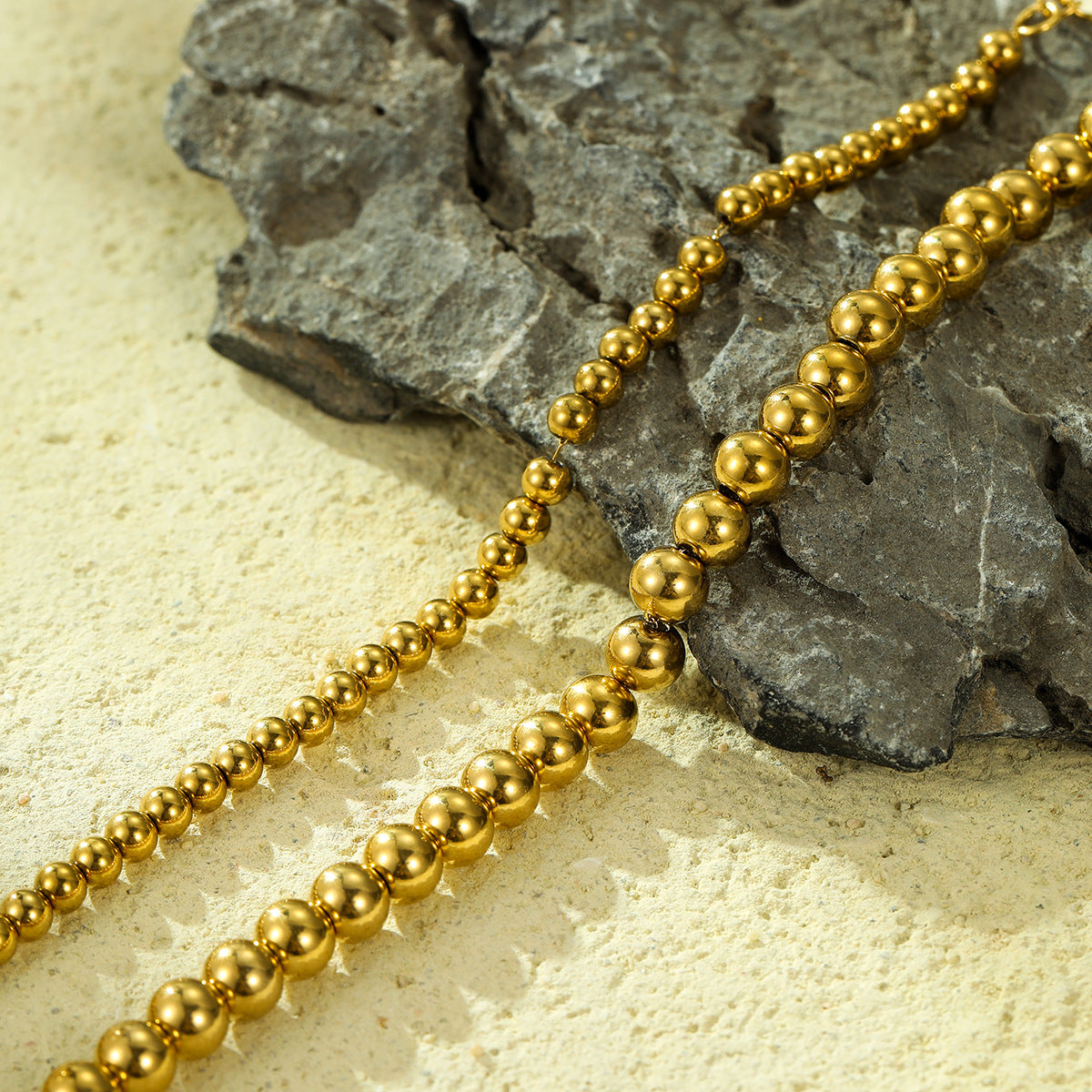 Bracciale minimalista con perline regolabile da donna in acciaio inossidabile placcato oro 18 carati
