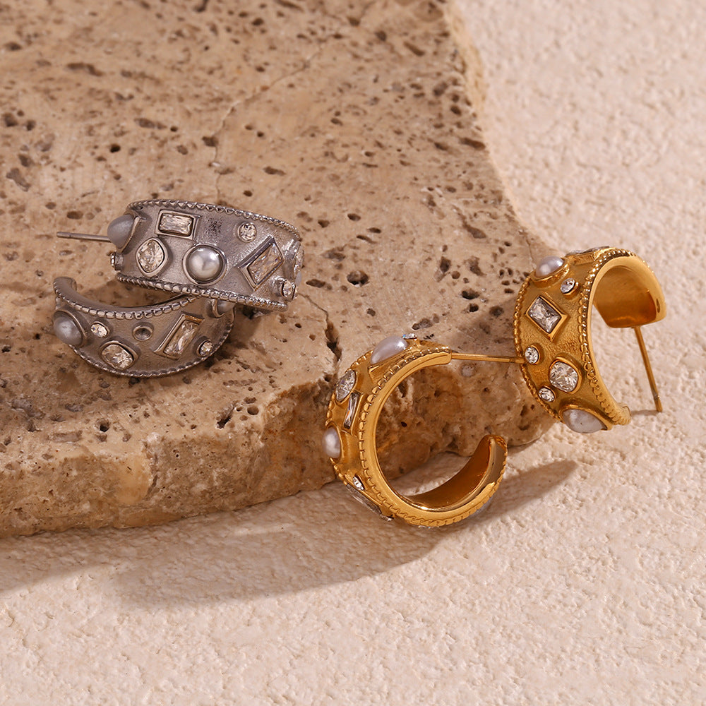 Orecchini a cerchio a forma di C in acciaio inossidabile geometrico alla moda con placcatura in oro 18 carati e inserti in perle e strass