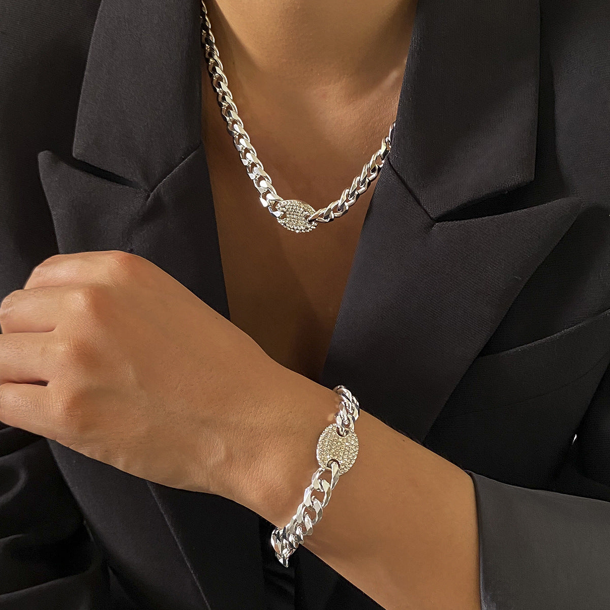 Collana con ciondolo geometrico stile Punk da donna con intarsio in strass e catena a croce in lega