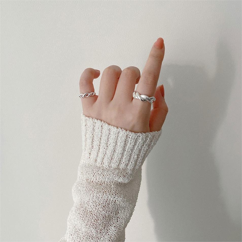 Minimalist Crossband Heart-Shaped 925 Sterling Silver Ring with Beveled Geometric Detail for Women