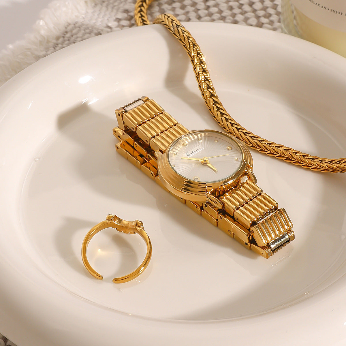 Anillo de acero inoxidable con baño de oro de 18 quilates con diseño de luna geométrica a la moda para mujer