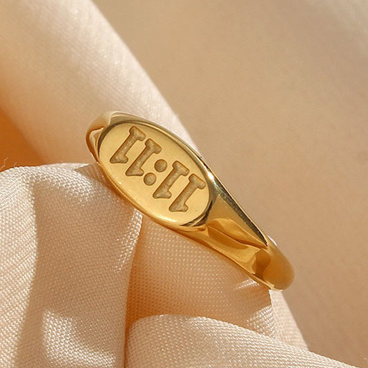 Anello Ovale Minimalista da Donna in Acciaio Inossidabile Placcato Oro 18K con Design Numerico 11:11