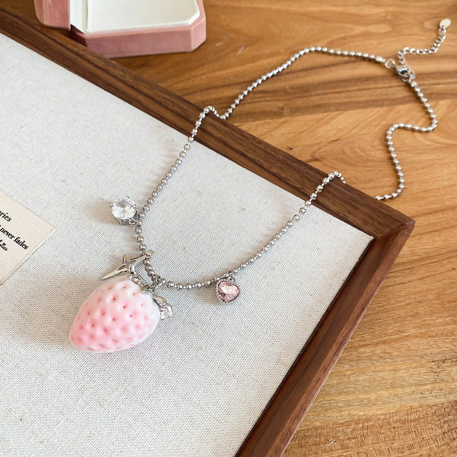 Juego de collar y pendientes de acero inoxidable con forma de fresa, bañados en oro rosa con detalles de diamantes de imitación para mujer