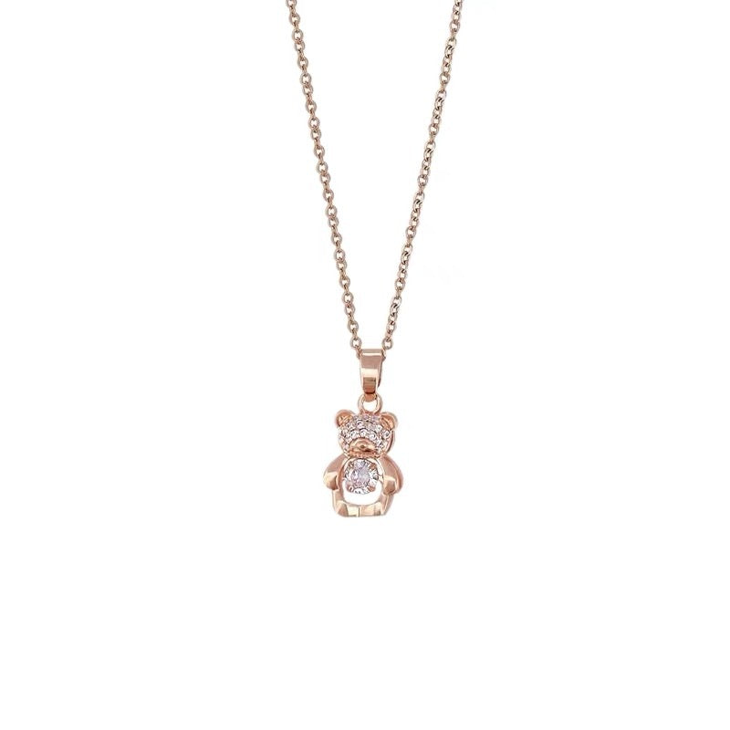 Collana da donna a forma di orsetto, placcata in acciaio al titanio, con zirconi micro-pavé, catena clavicola minimalista e delicata