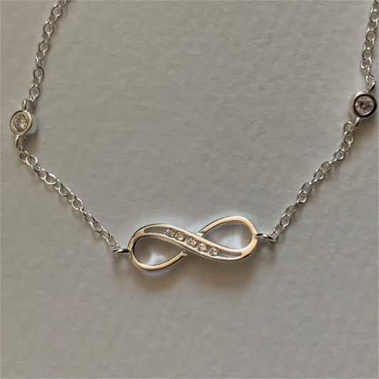 Pulsera Minimalista de Plata de Ley 925 con Circonita Cúbica de Infinito Geométrico Figura 8