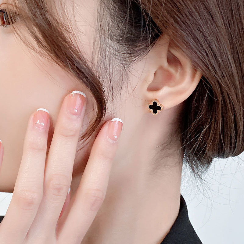 Minimalist Clover-Shaped Titanium Steel Stud Earrings for Women with Rose Gold and Black Accents