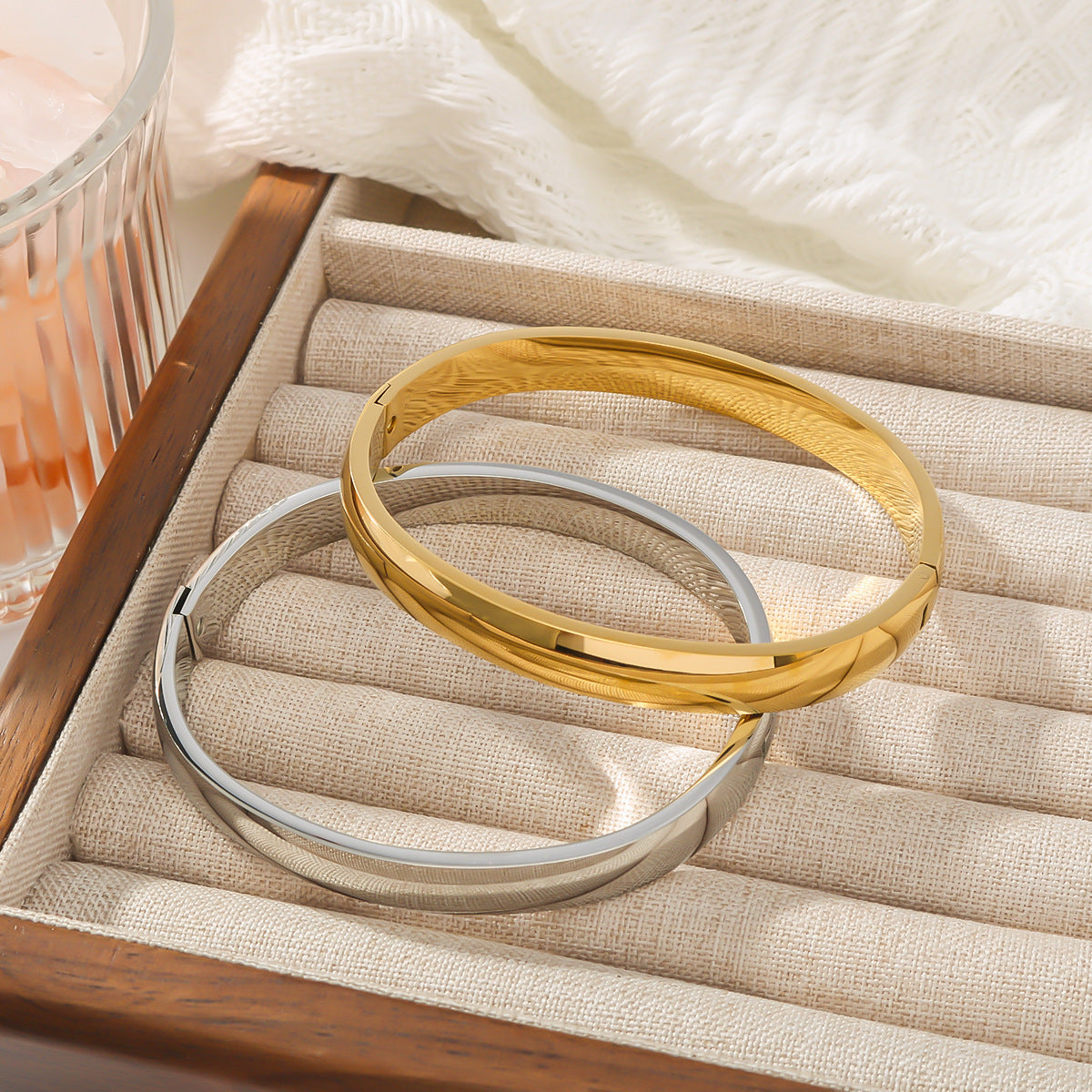 Set di bracciali da donna placcati in acciaio inossidabile con design geometrico minimalista e cerchio rotondo liscio