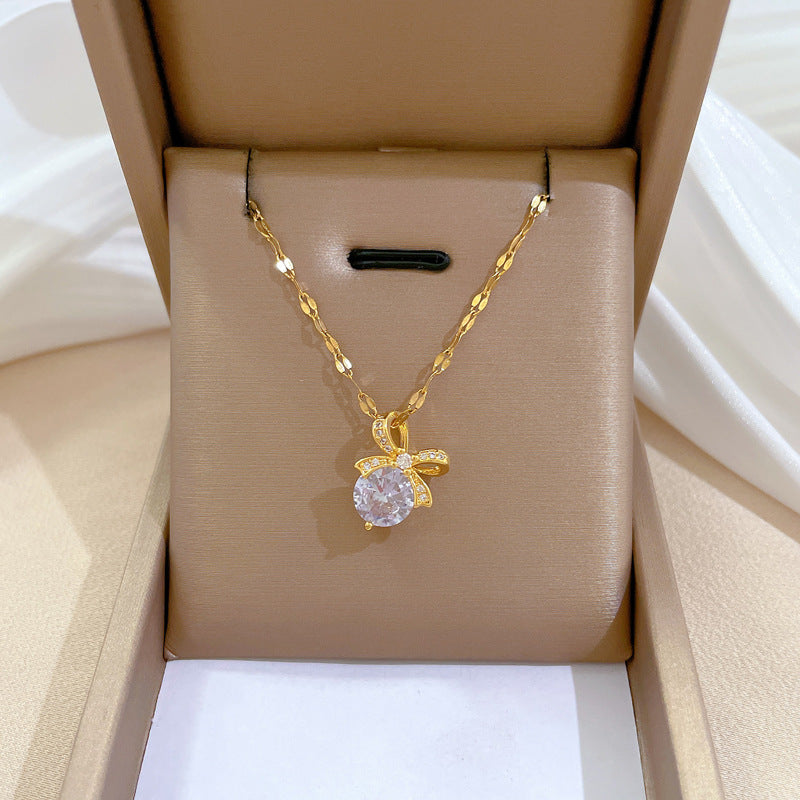 Parure di collana con ciondolo a farfalla e orecchini in acciaio al titanio di lusso micro-pavé da donna, gioielli eleganti per feste