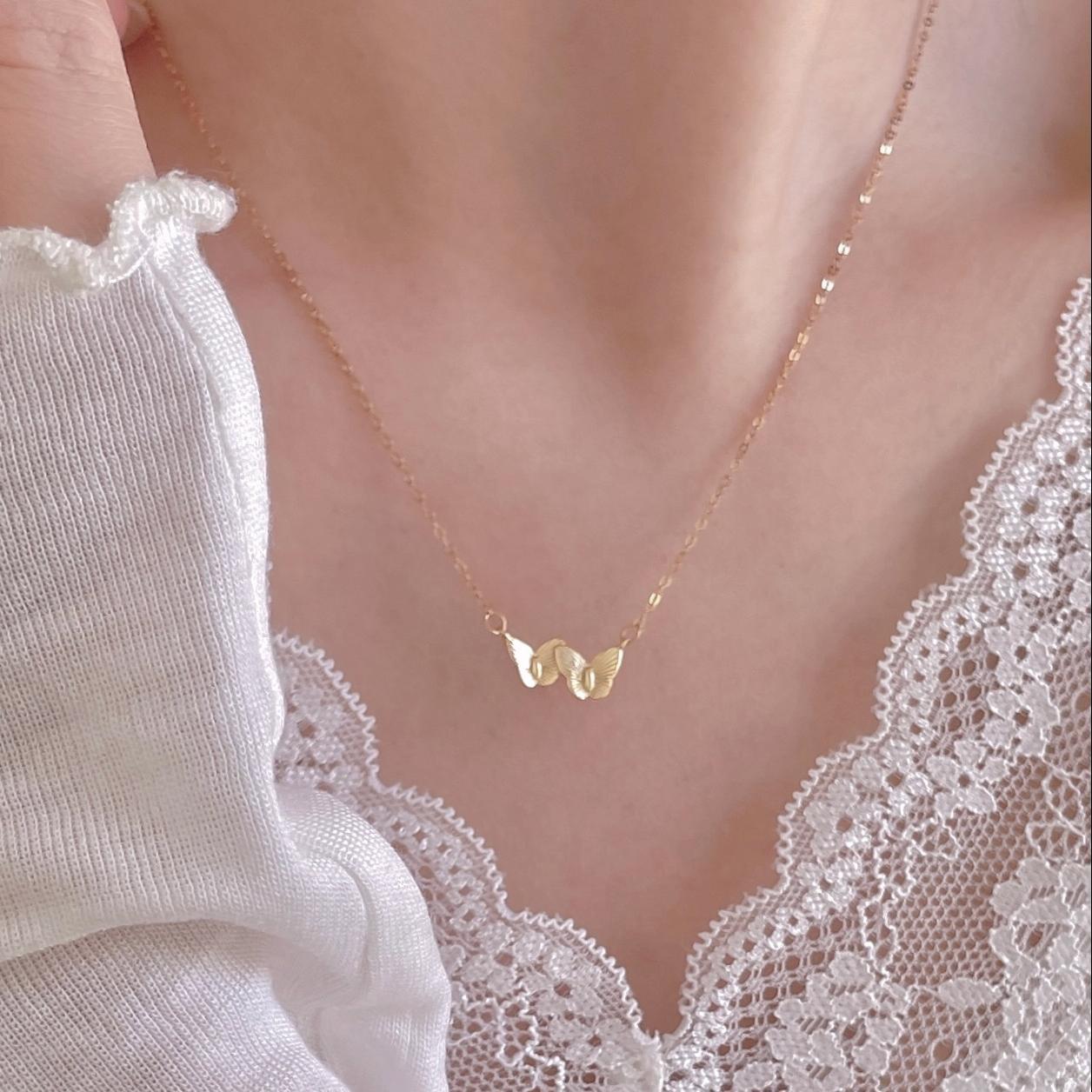 Collar Minimalista con Colgante de Mariposa de Plata de Ley 925 con Baño en Cadena Cruzada para Mujer