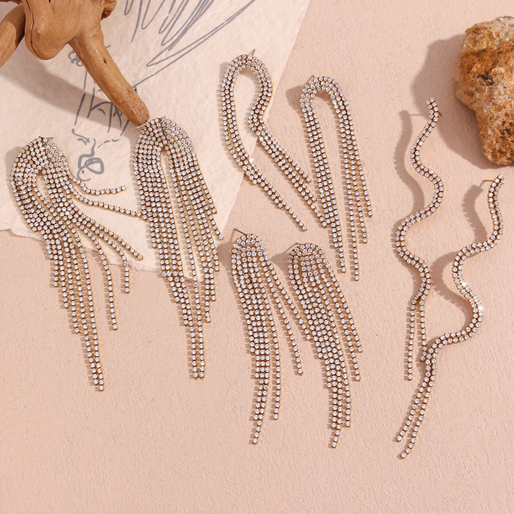 Orecchini alla Moda Geometrici in Acciaio al Titanio con Placcatura in Oro 18K, Accento in Zircone, Design Pendente ad Arco per Abiti da Sera