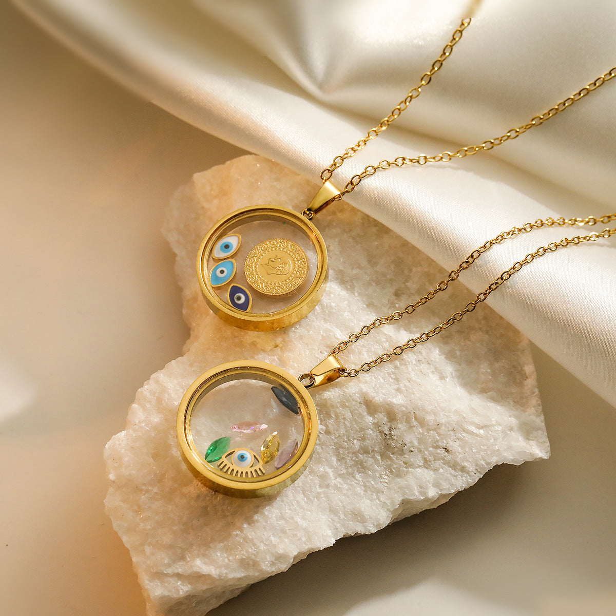 Collana Minimalista Geometrica a Occhio di Allah da Donna in Acciaio al Titanio Placcato Oro