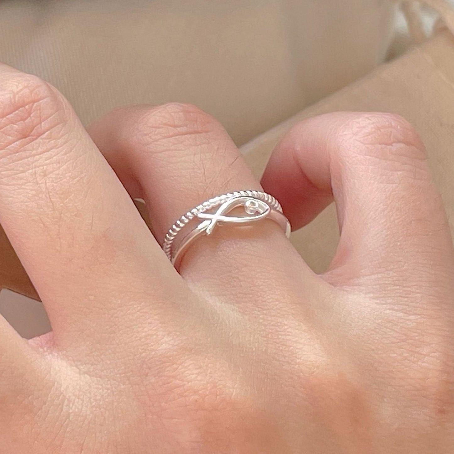 Minimalist Bowknot-Shaped 925 Sterling Silver Ring for Women with Musical Note Accent