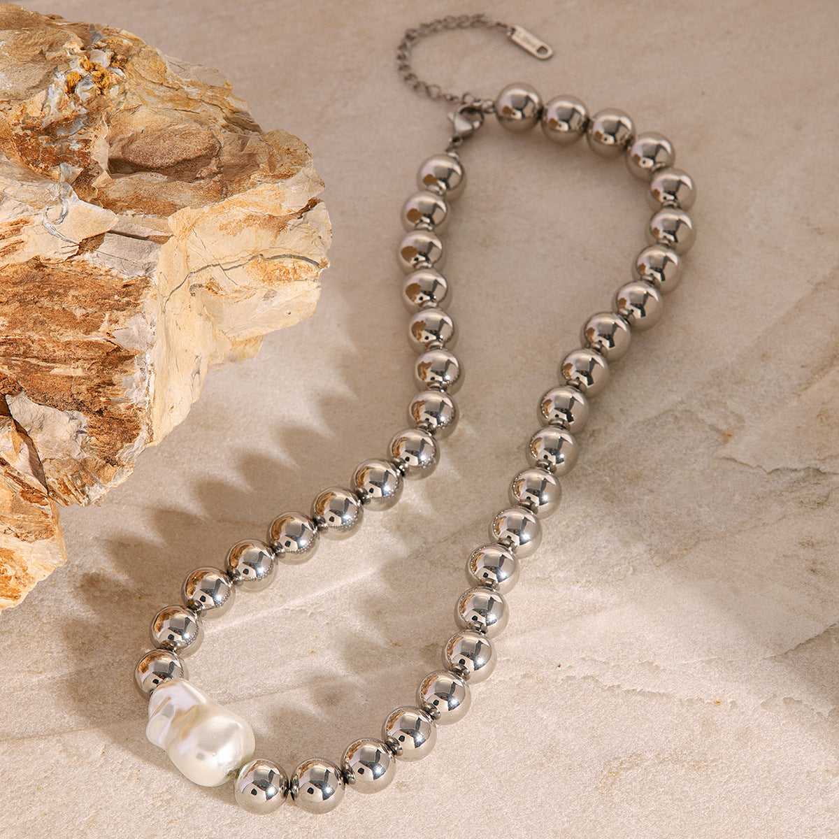 Collana girocollo geometrica in acciaio inossidabile ispirata al barocco con accenti in acciaio al titanio, finitura galvanizzata, catena clavicola minimalista alla moda da donna