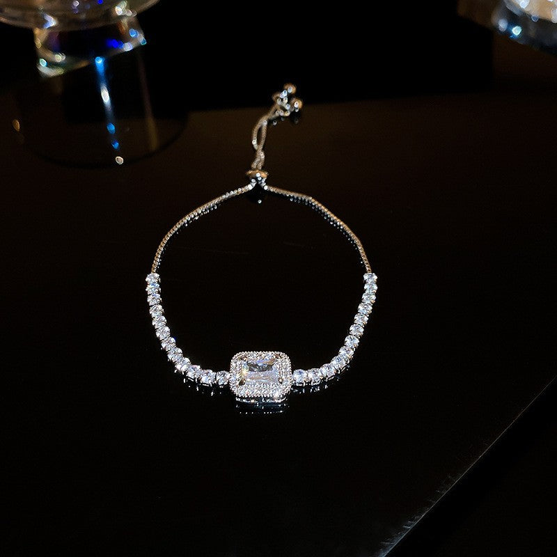 Elegant Heart-Shaped Gold-Plated Zirconia Bracelet for Women with Delicate Luxury Aesthetic