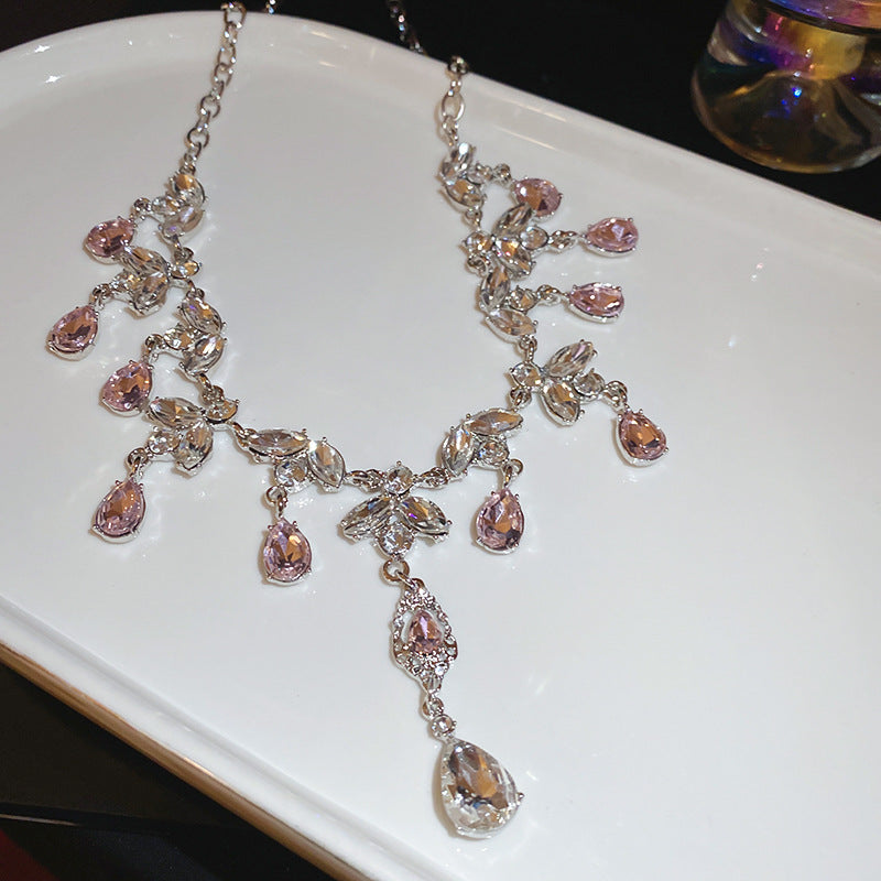 Set di collana e orecchini con pendente a goccia di strass scintillanti da donna, con catenina placcata in lega, elegante gioiello alla moda lunghezza clavicola