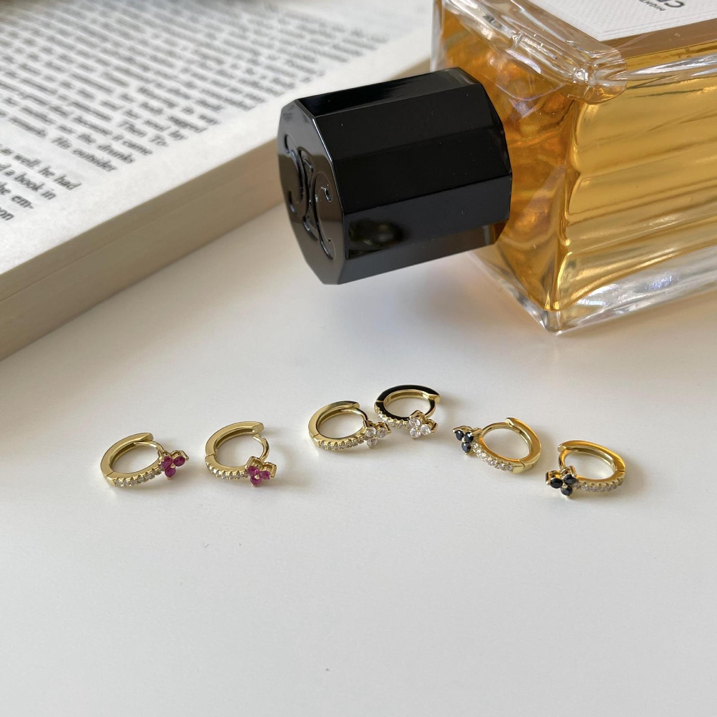 Orecchini a cerchio da donna minimalisti con zirconi cubici placcati in argento sterling 925